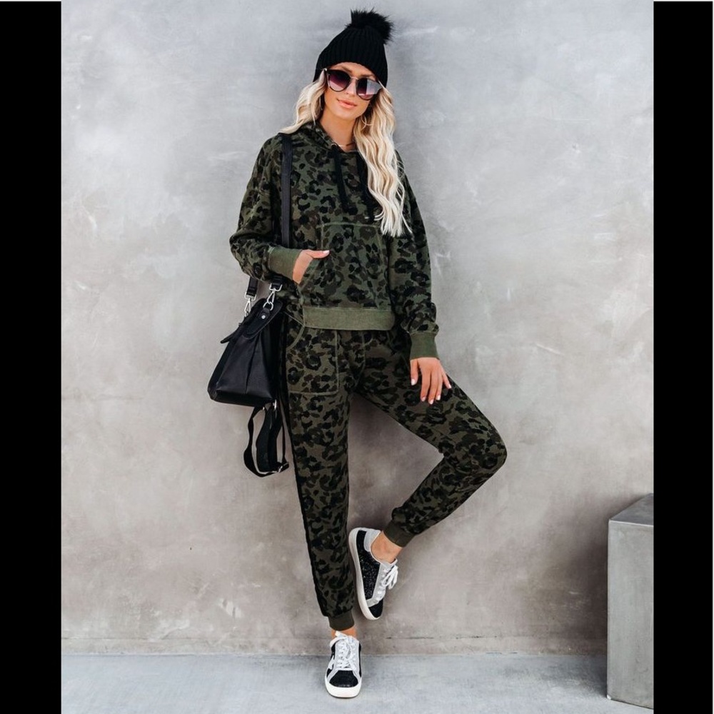 Caliber Cotton Blend Pocketed Leopard Hoodie